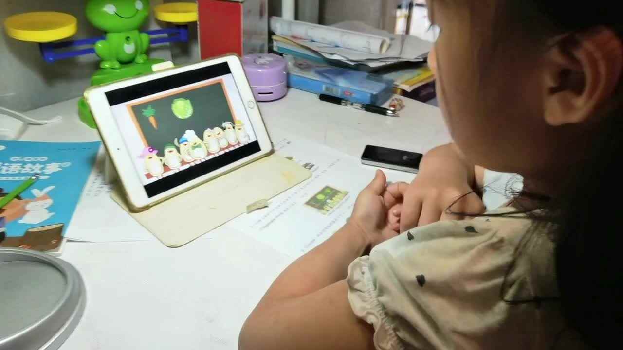5.2屠钰婷观看英文儿歌《Vegetable song》.MOV