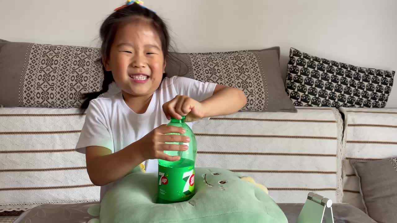 学习拧瓶盖