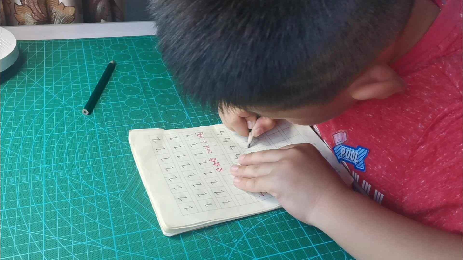 练习写 “竖折折钩”“横折提””