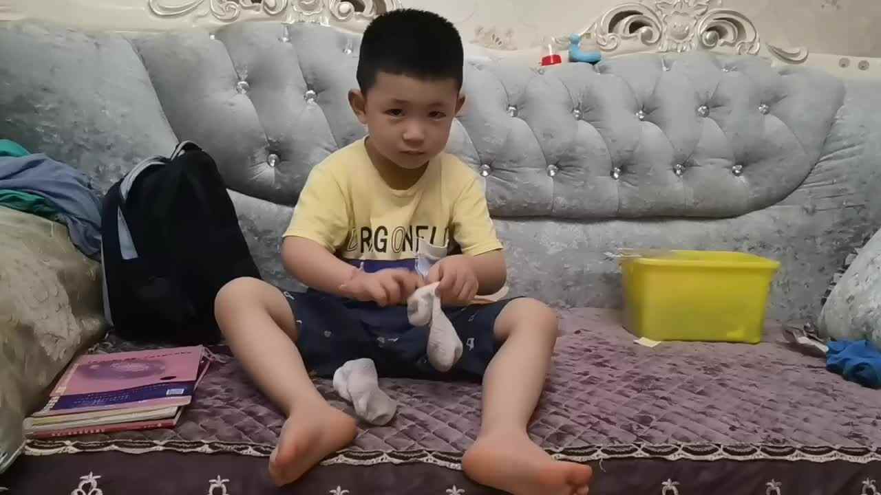 练习穿袜子