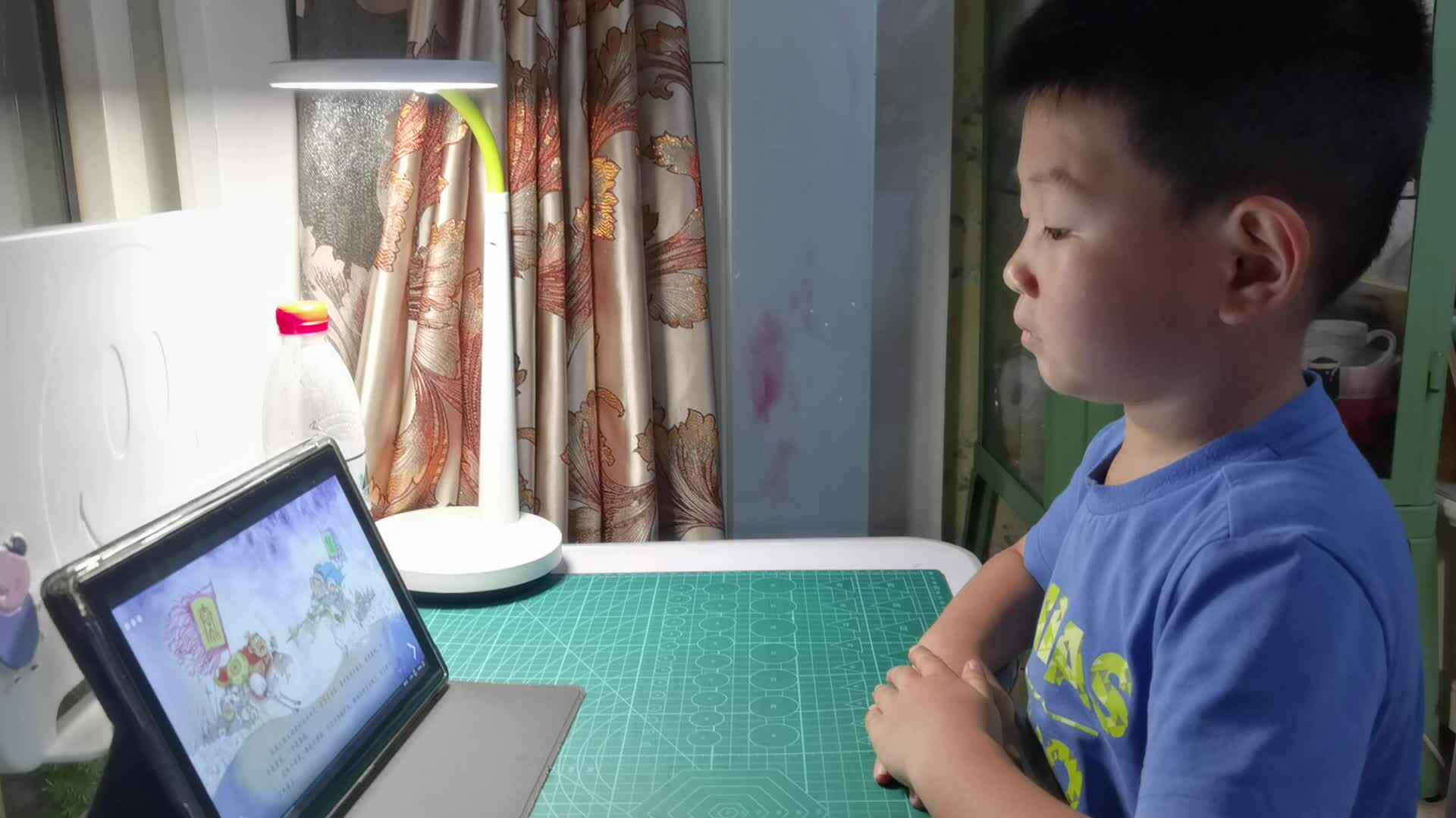 看绘本《端午节》.mp4