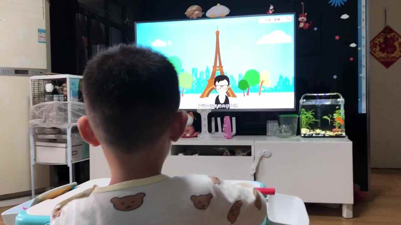 20230603中A班郭睿珩-观看艾弗尔铁塔.mp4