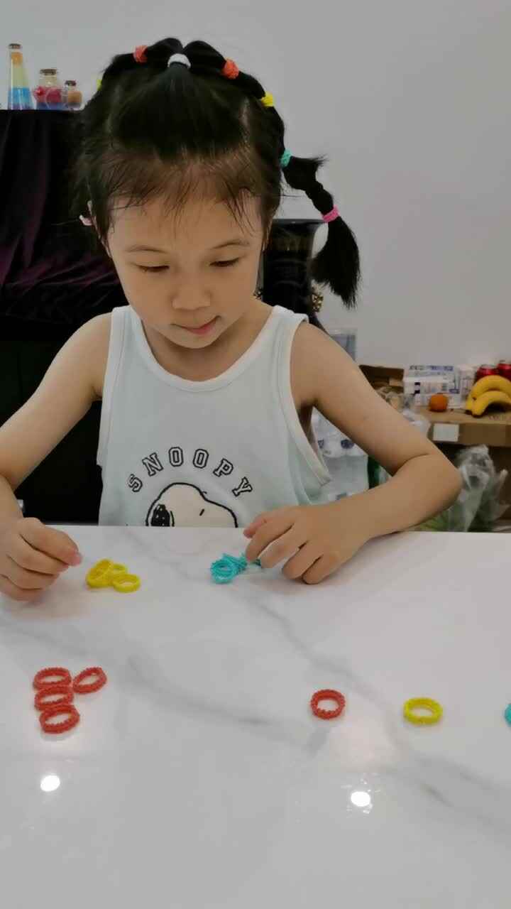 6.29观看相关《按规律排序》，根据视频中的规律，拿家里的物品进行排序