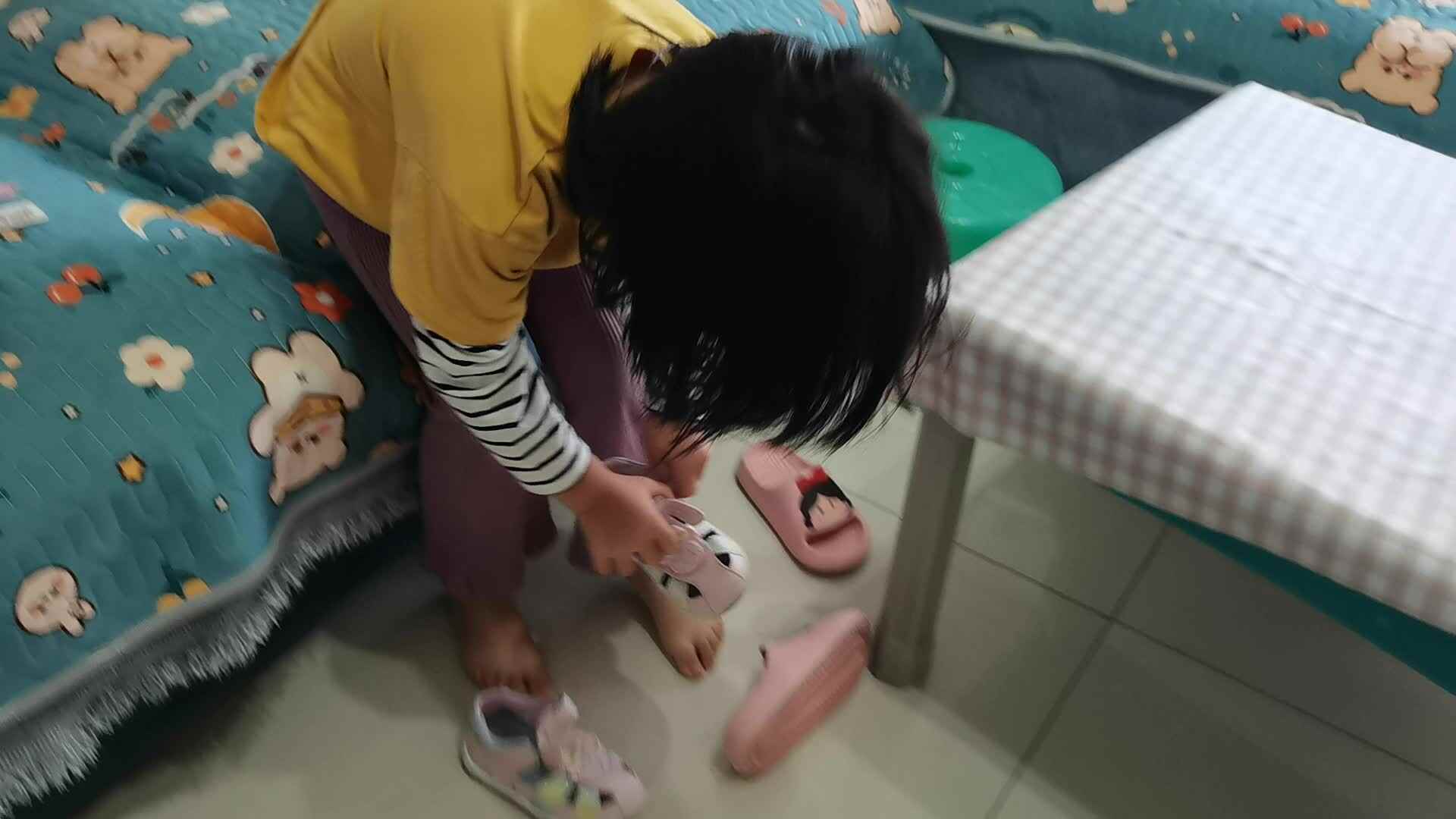 穿脱鞋子.mp4