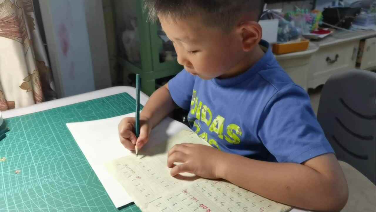练习写 横撇弯钩.mp4