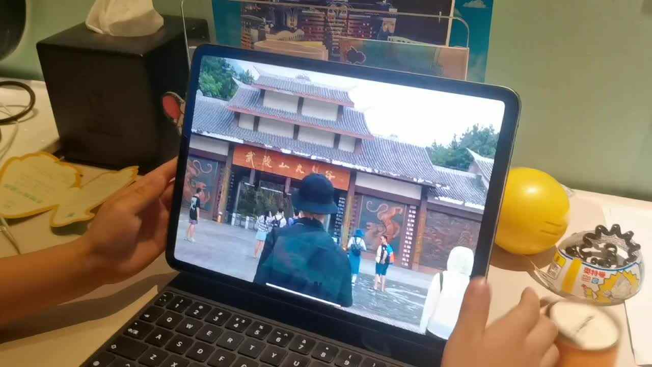 观看《重庆武陵山大裂谷》
