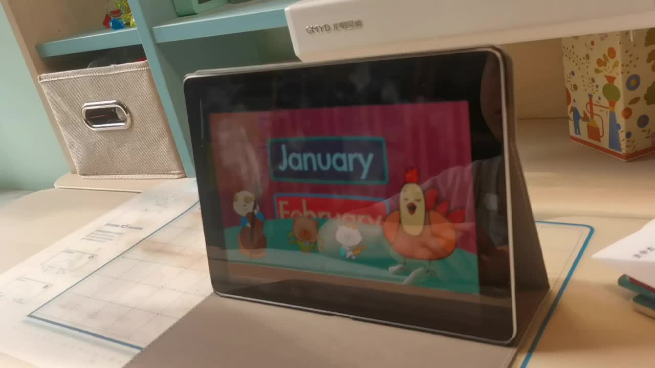 观看、跟唱英文儿歌《Months of the Year Song 12月歌》