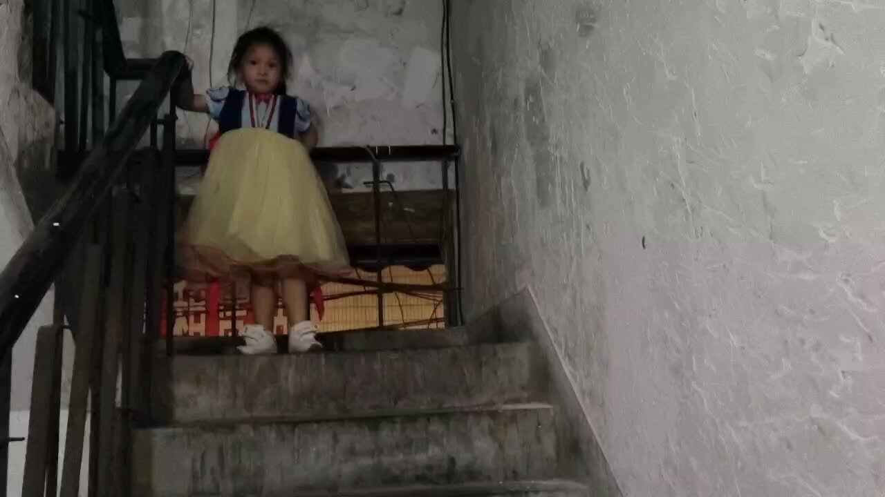 安全上下楼梯