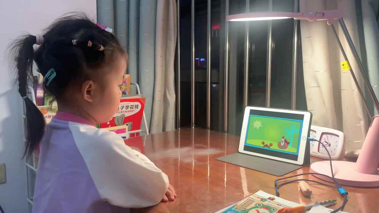 20230603陈彦兮闯关练习观看英文儿歌《星期之歌》