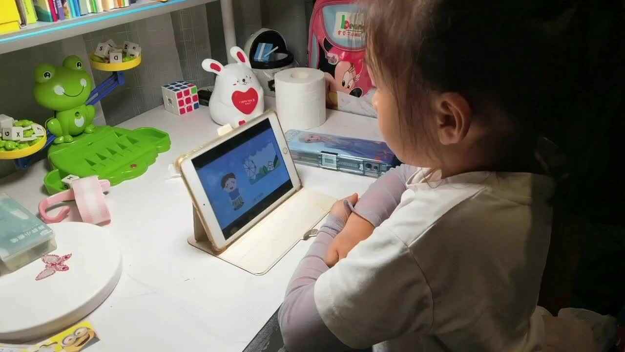 6.8屠钰婷⁣观看安全视频《雷雨天气怎么办》.mp4