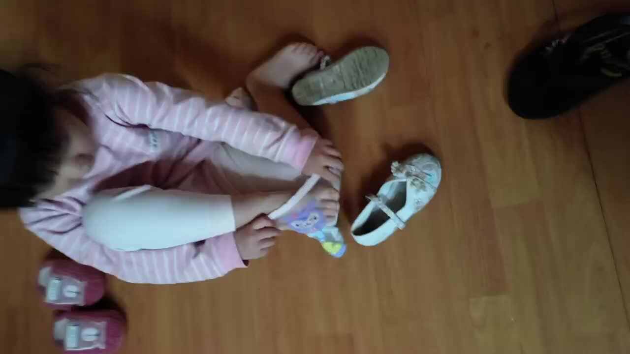 罗一:练习穿脱鞋袜