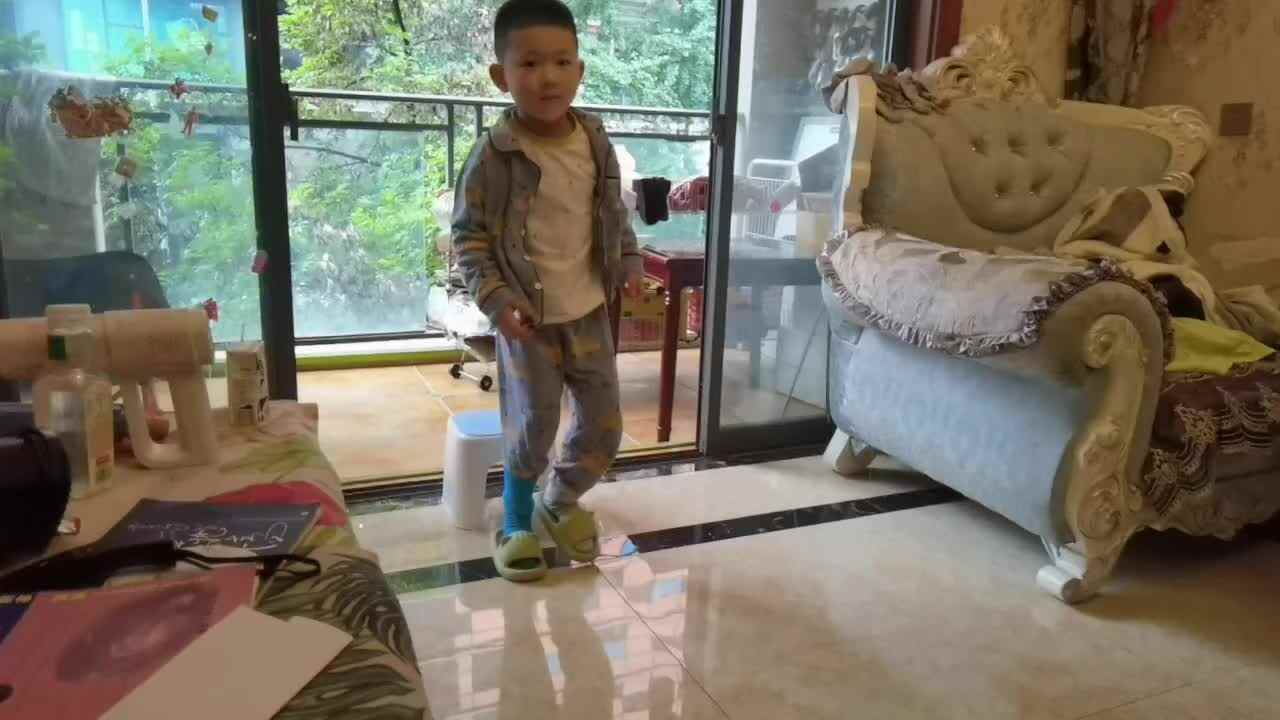 单脚跳和单脚交替跳