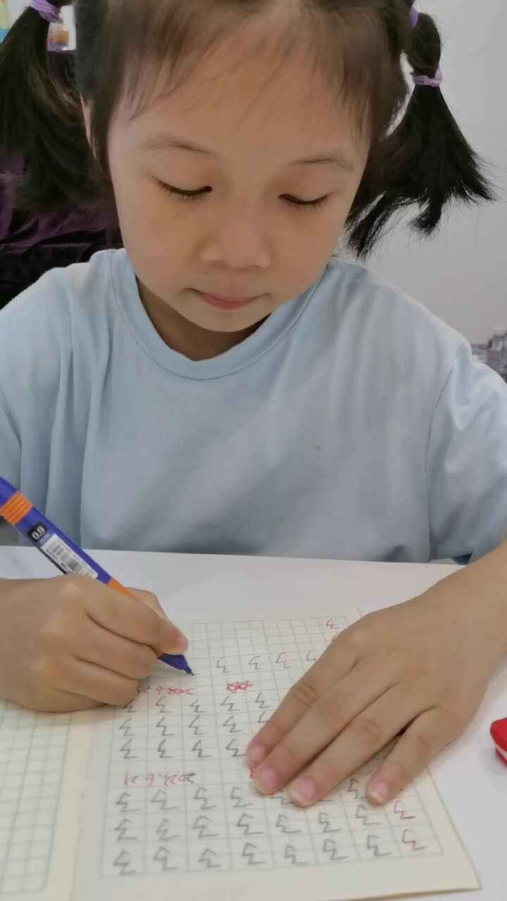 6.25书写笔画 ：横折折撇