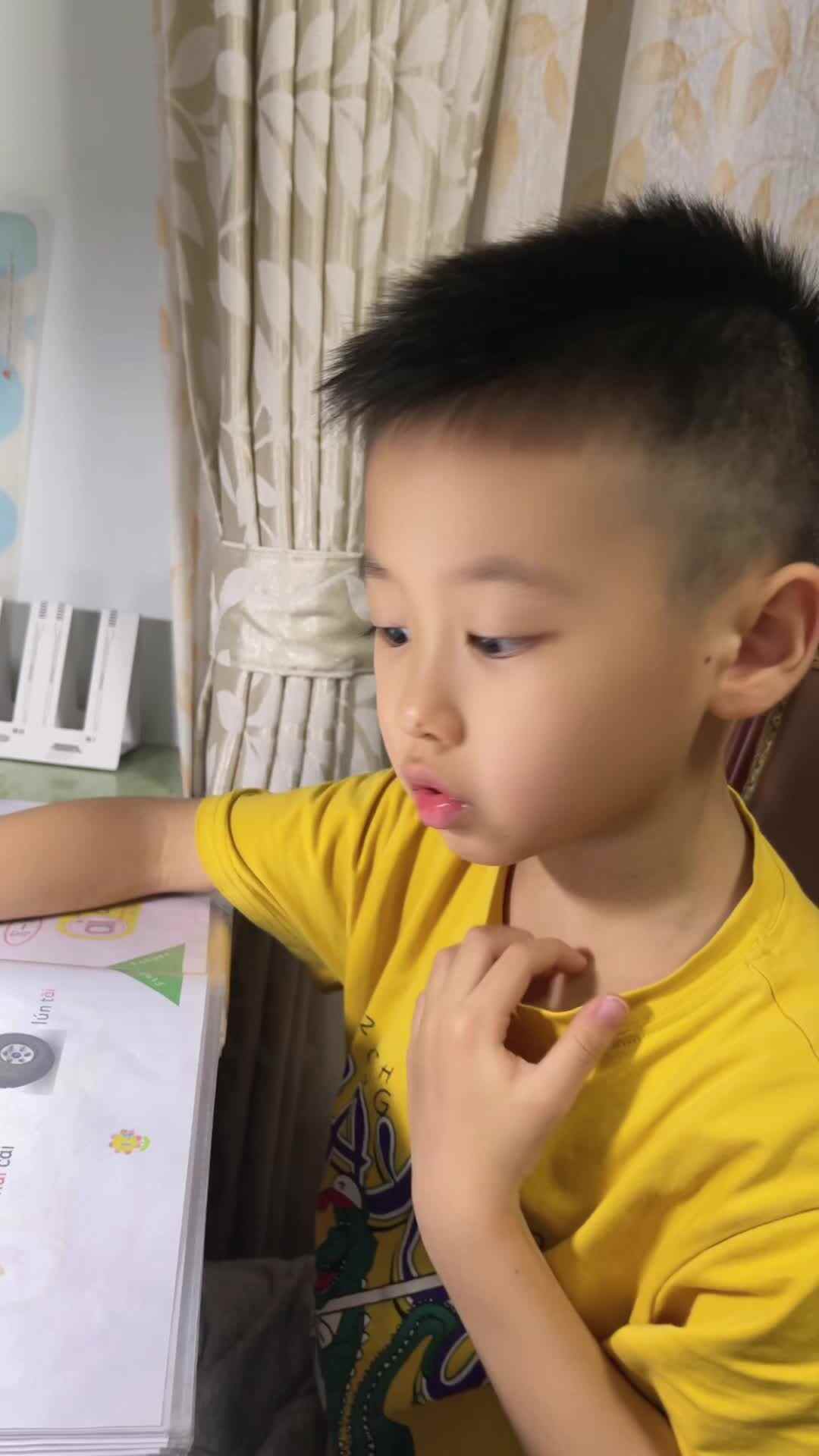 ⁣2023级B班20230608吴艺轩闯关练习-复习复韵母“ai、ei、ui”.mov