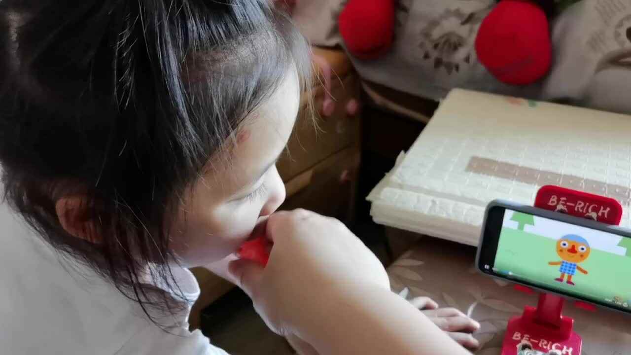 观看儿歌《Hide  And  Seek  捉迷藏》