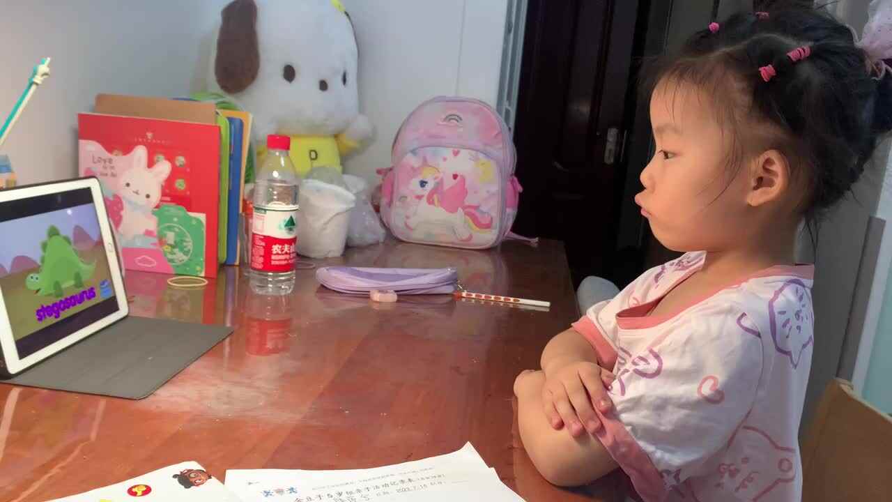 20230714陈彦兮闯关练习观看英文儿歌《十只小恐龙（一）》