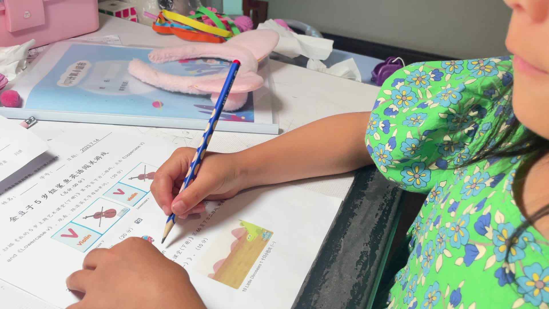 7.14屠钰婷朗读单词“van”和“violin”.mov