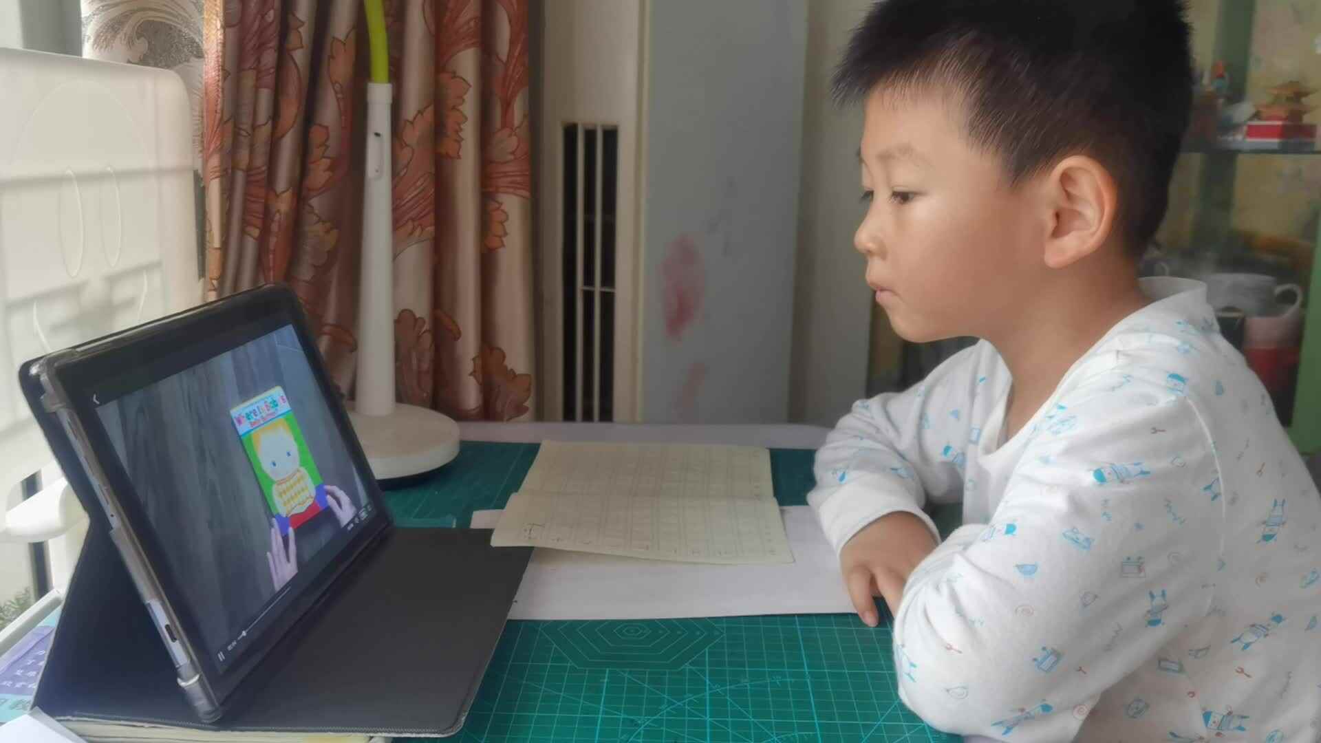 看视频宝宝的肚脐在哪里？Where is Baby's Belly Button?