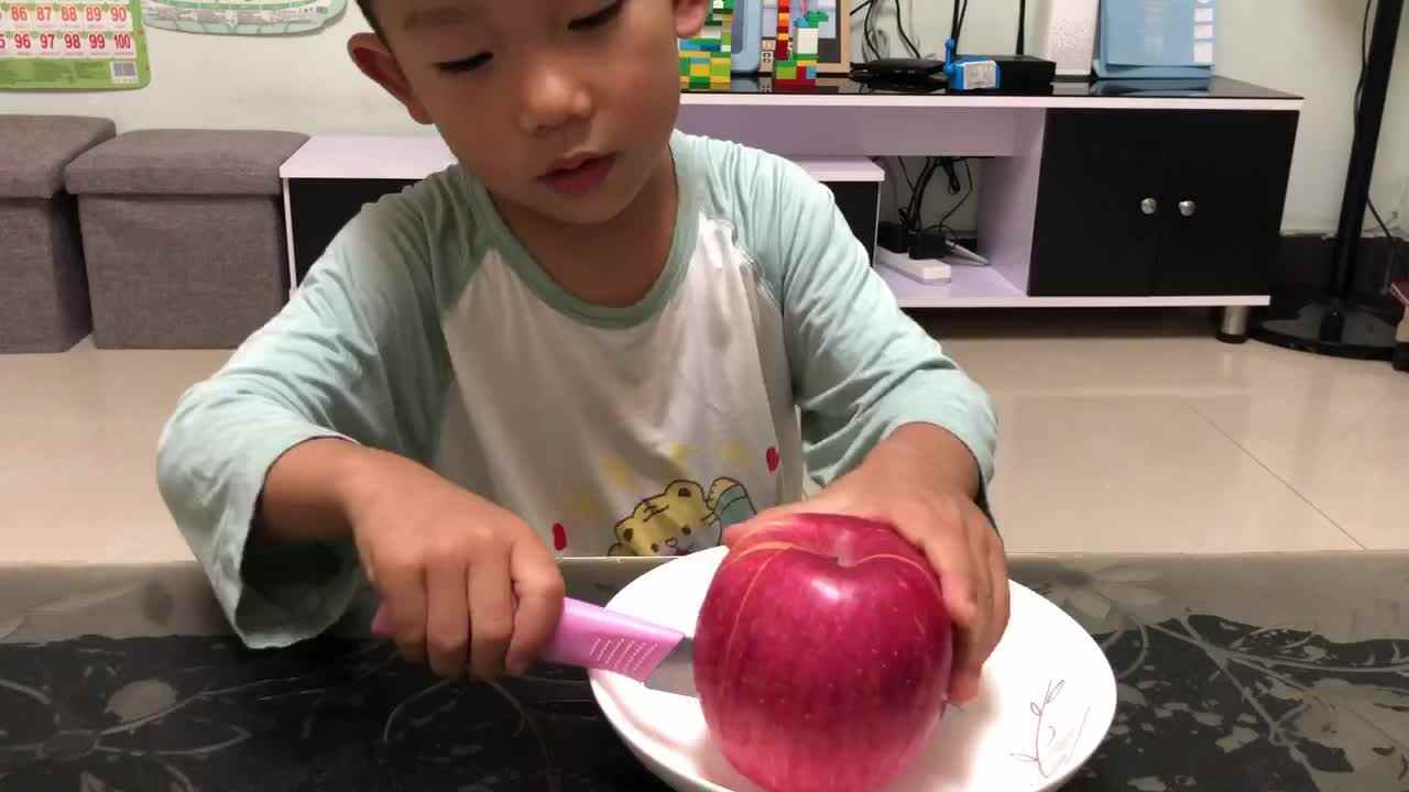 观察苹果切开变色的原理