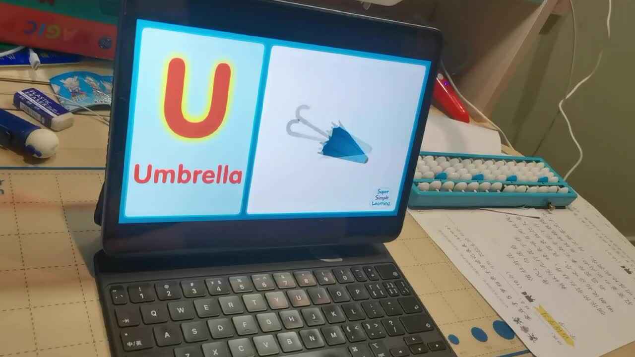 观看、跟唱英文字母歌《Uppercase U》