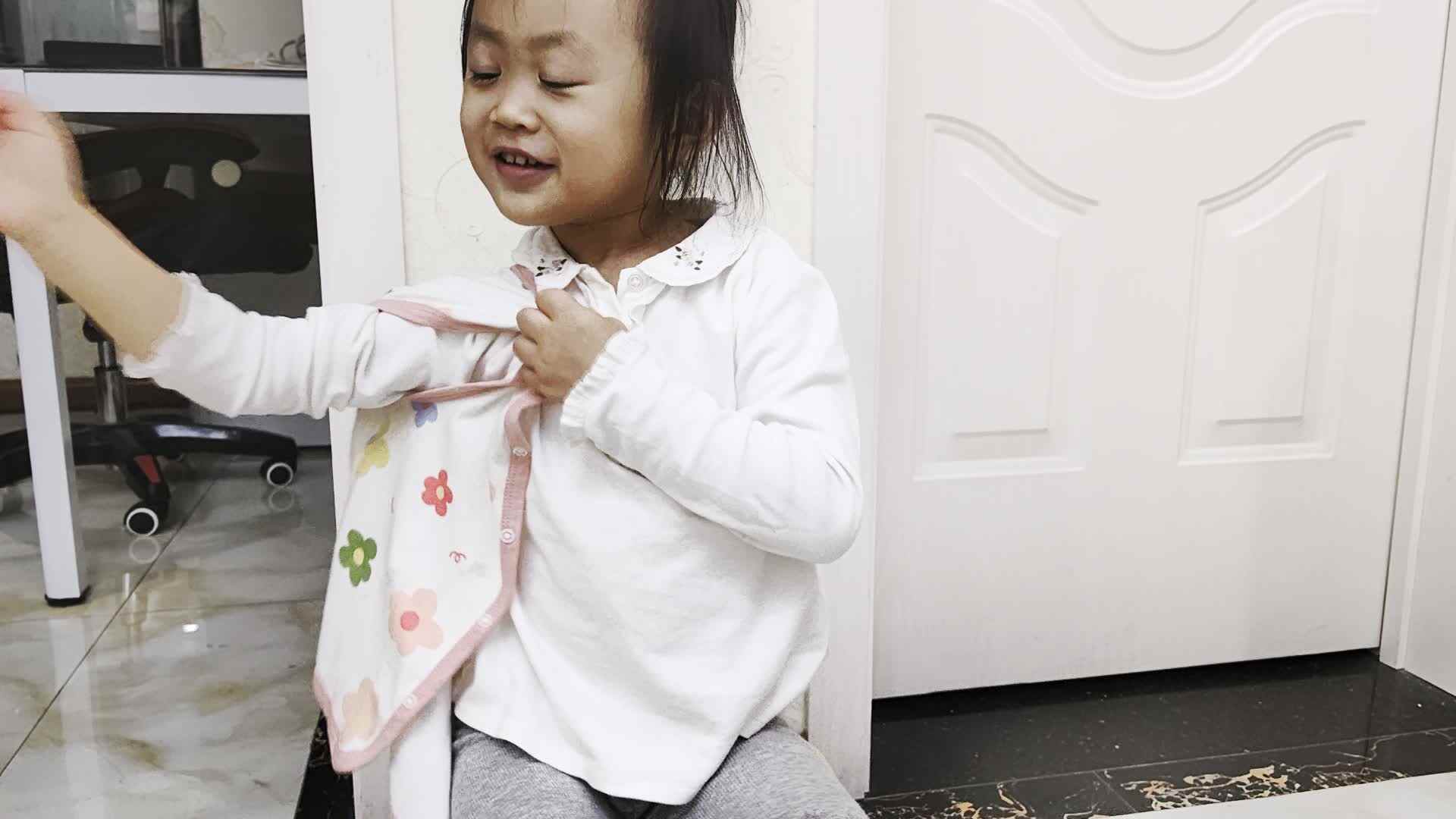 中B班9月25日谭诗锜  穿脱衣服