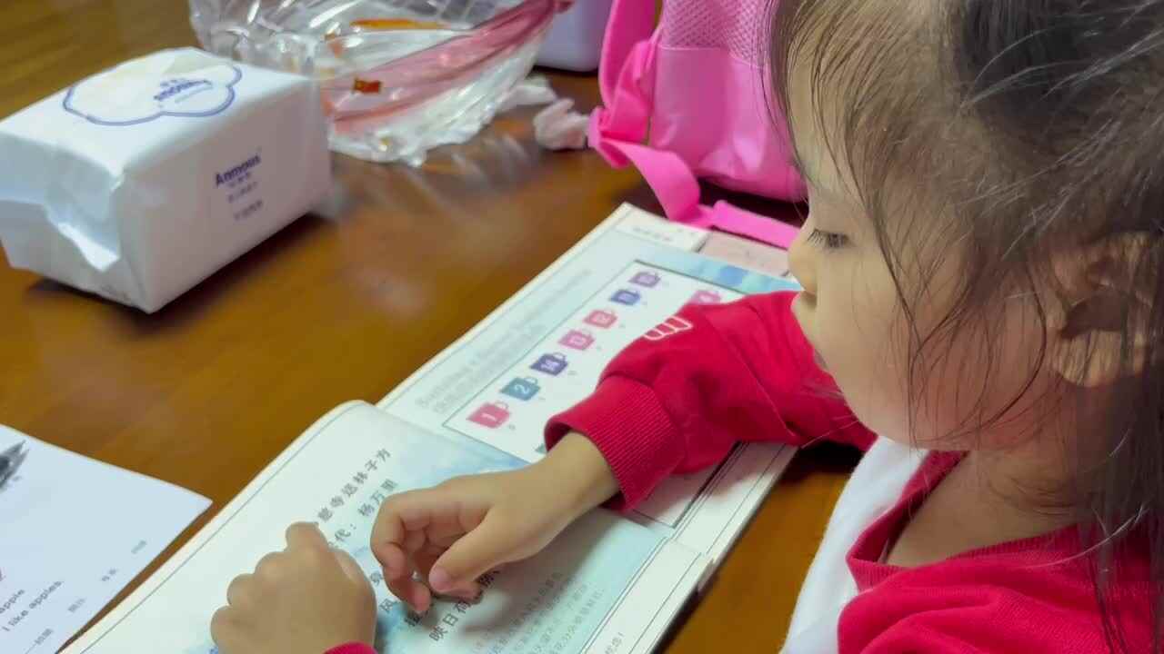 中B班李茵琪指读古诗.MOV