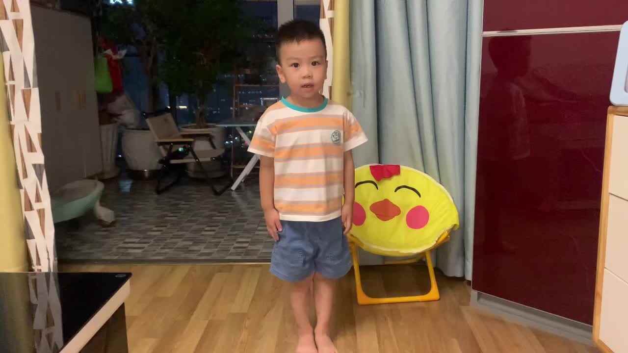 中B班杨育寒自我介绍