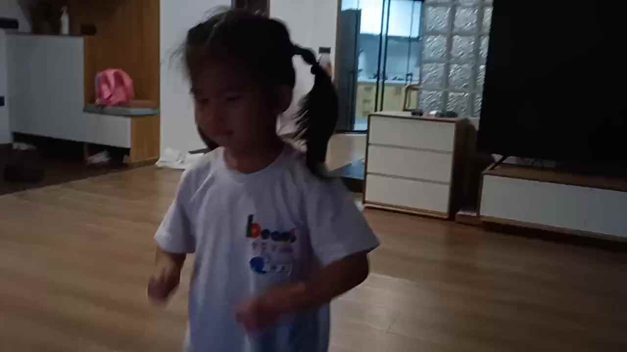太阳咪咪笑