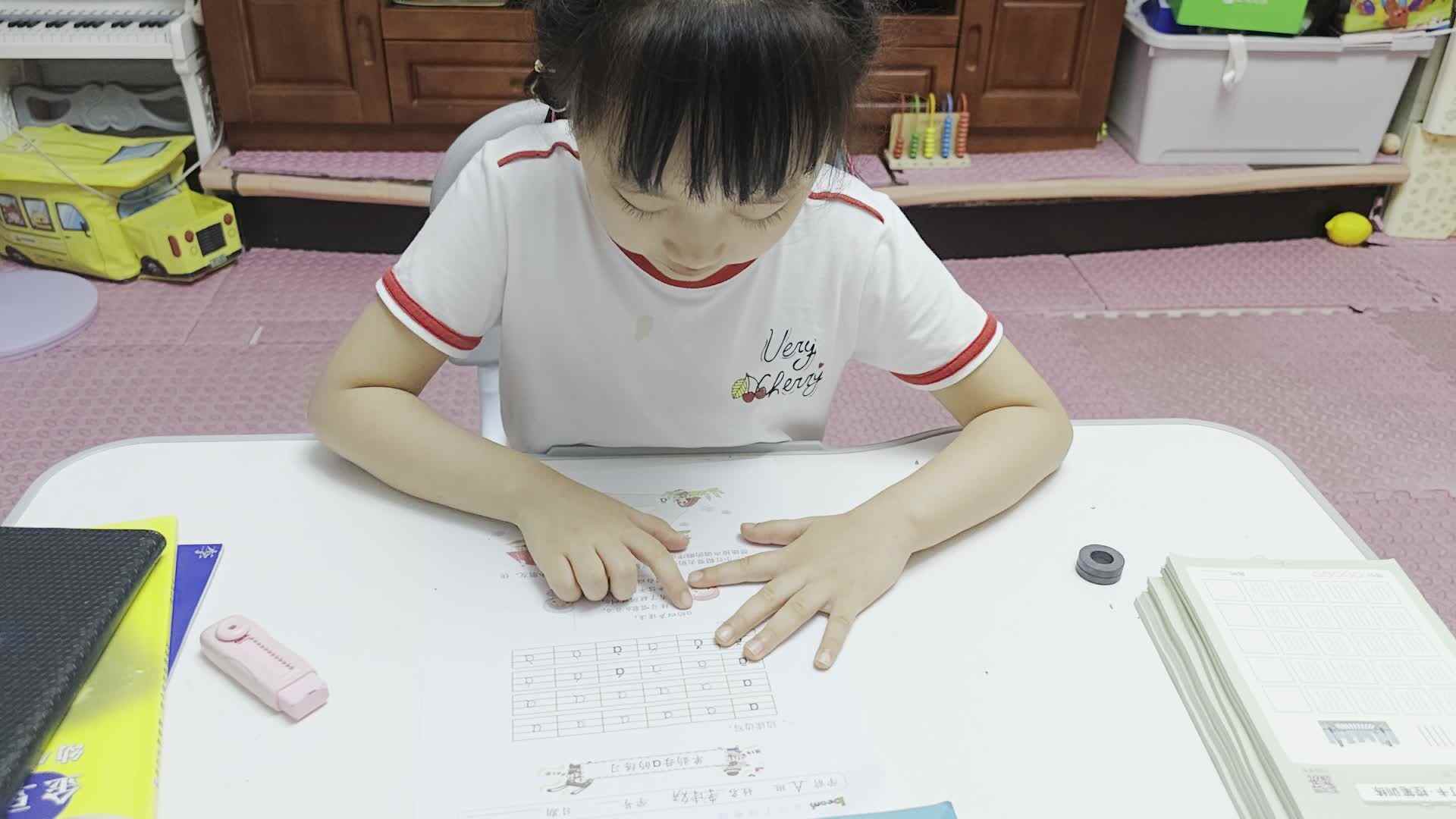 mmexport1694529142515.mp4   9月12日指读学习单单韵母a