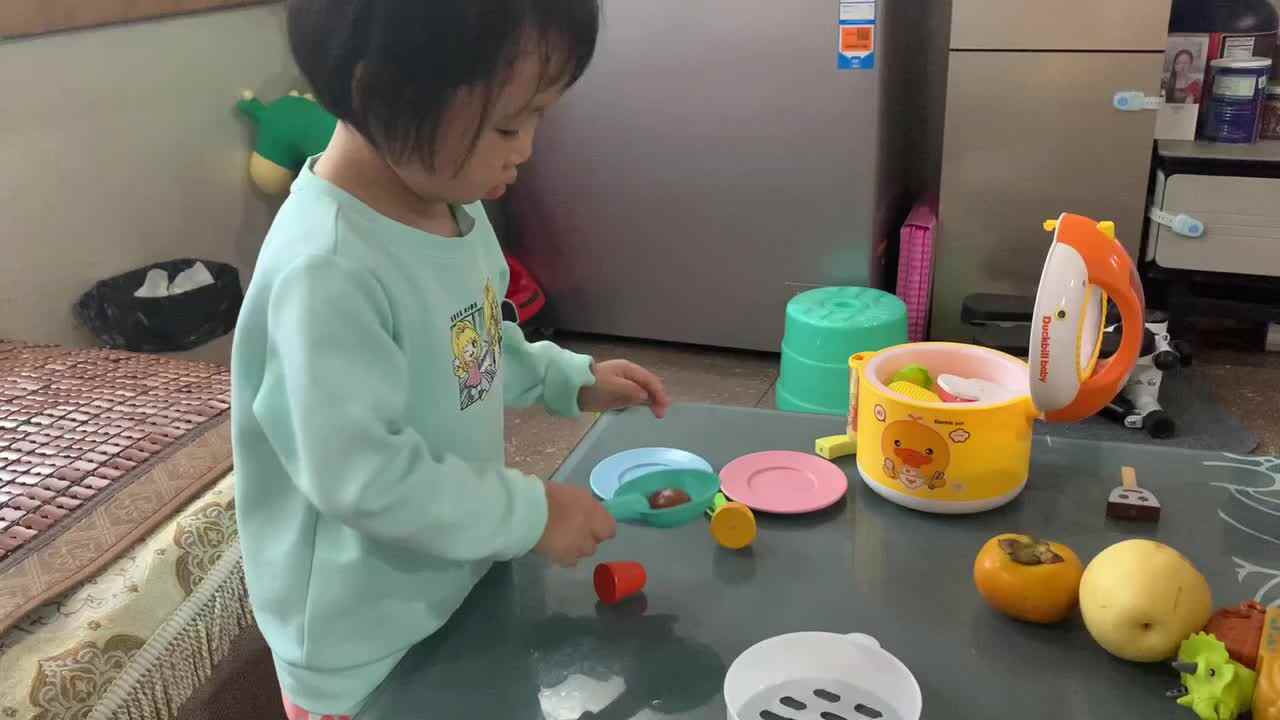 小A班2023.9.12张艺涵使用勺子练习.MOV