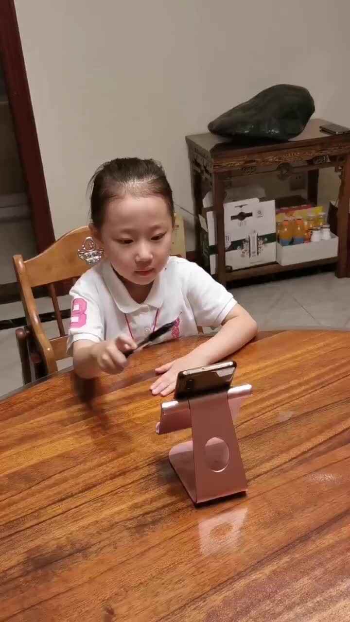 李芊仪指读儿歌《唉声叹气》