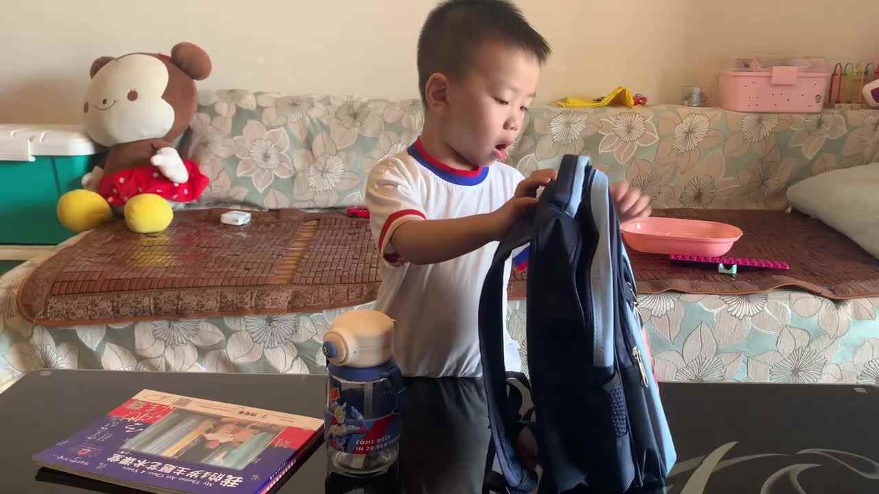 中B班杨育寒整理书包