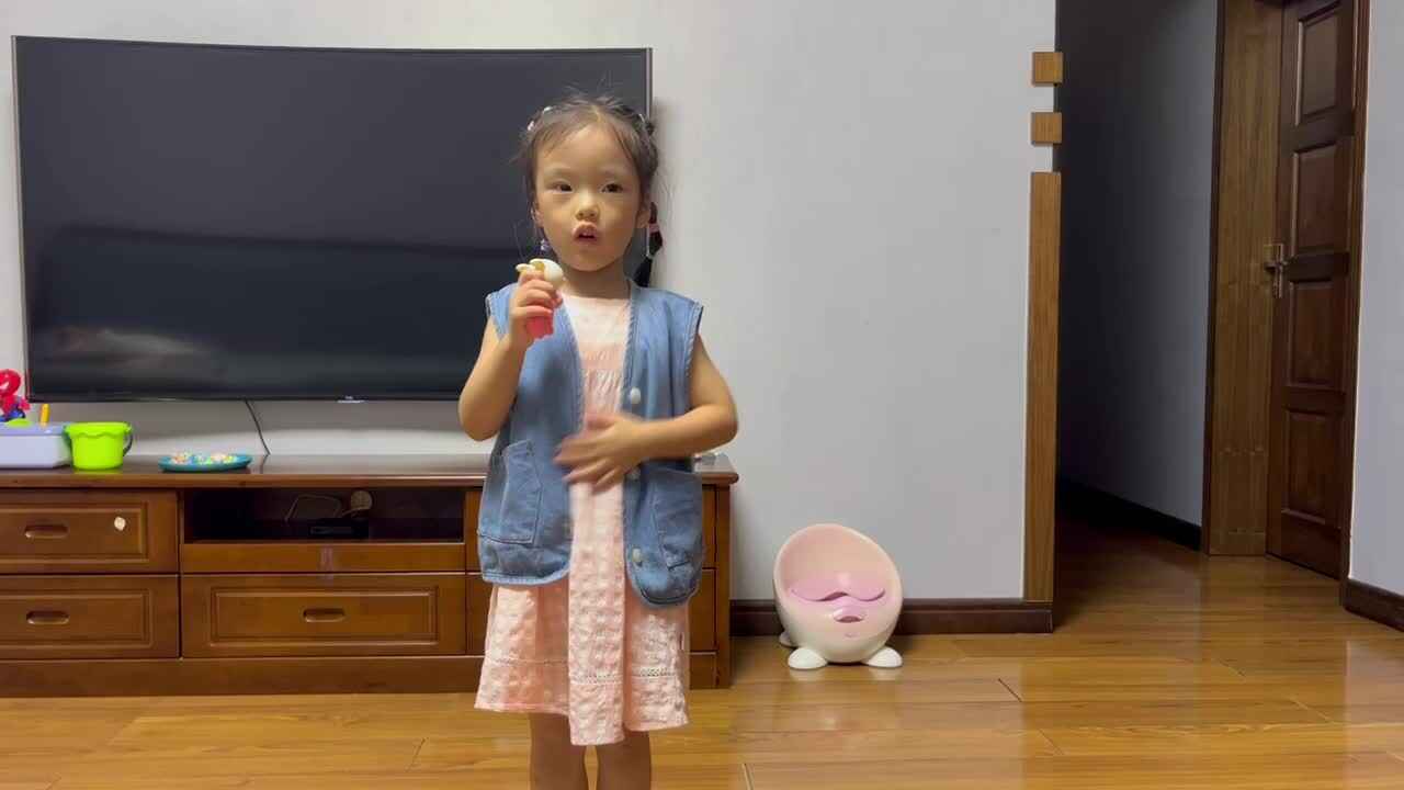 中B班李茵琪自我介绍