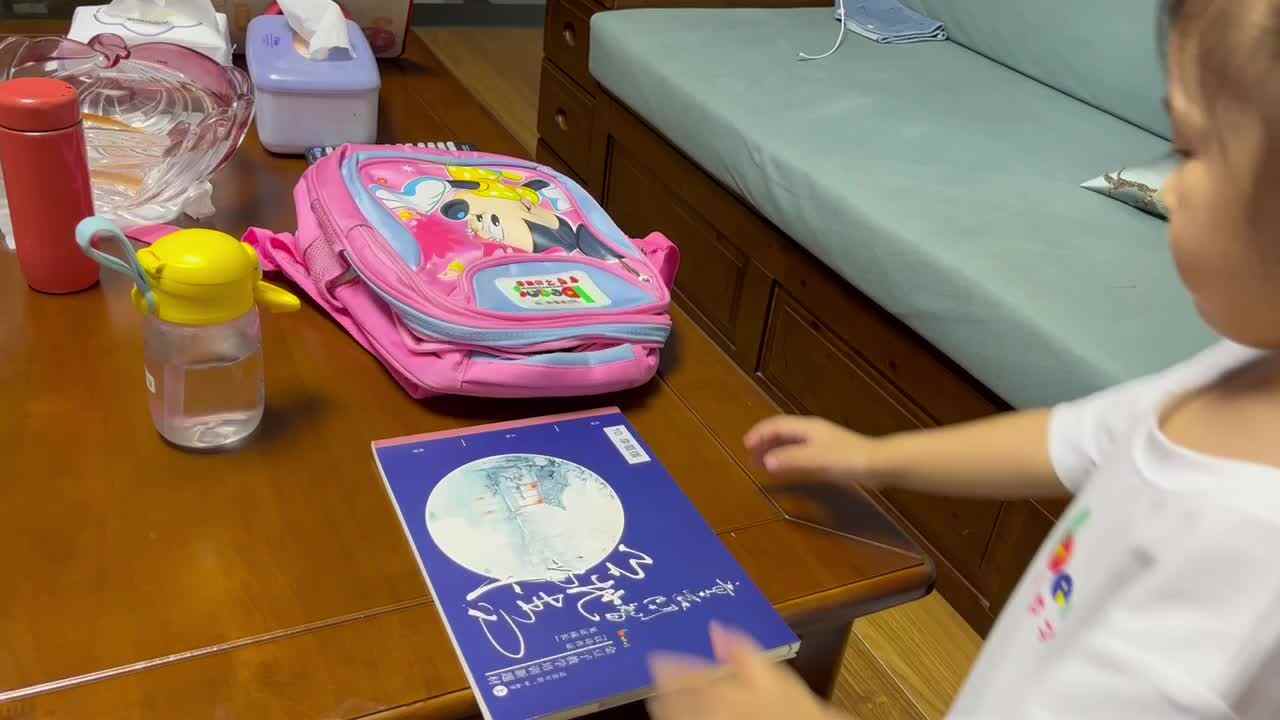 中B班李茵琪整理书包