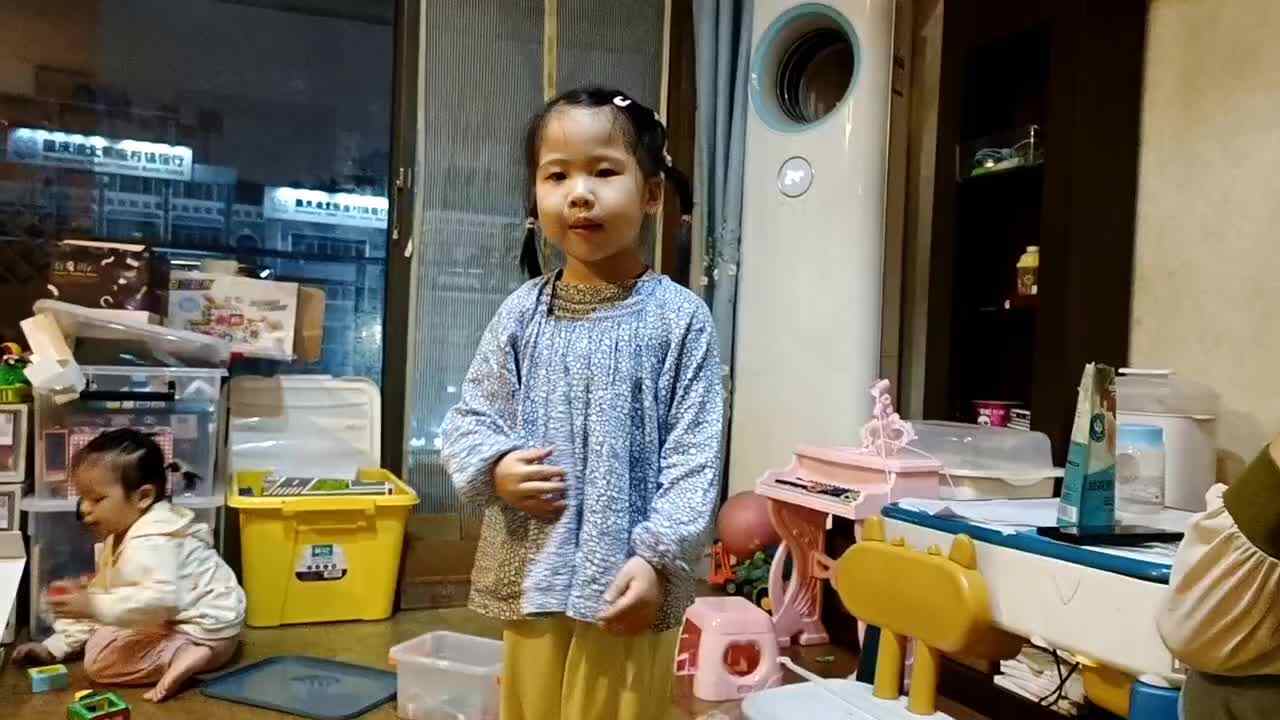 20230925中A于陈昱介绍家人穿脱衣服.mp4