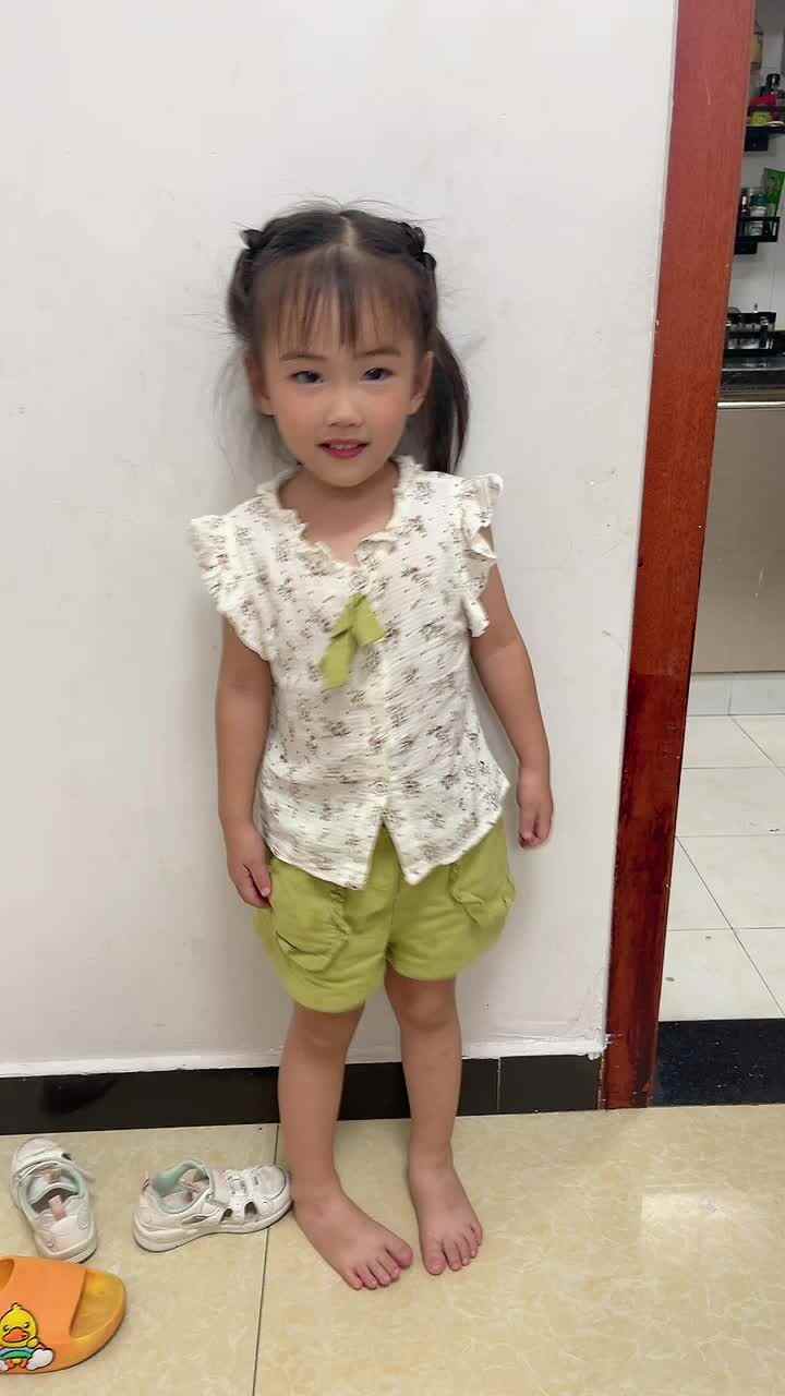 中B班李曦蕊 自我介绍