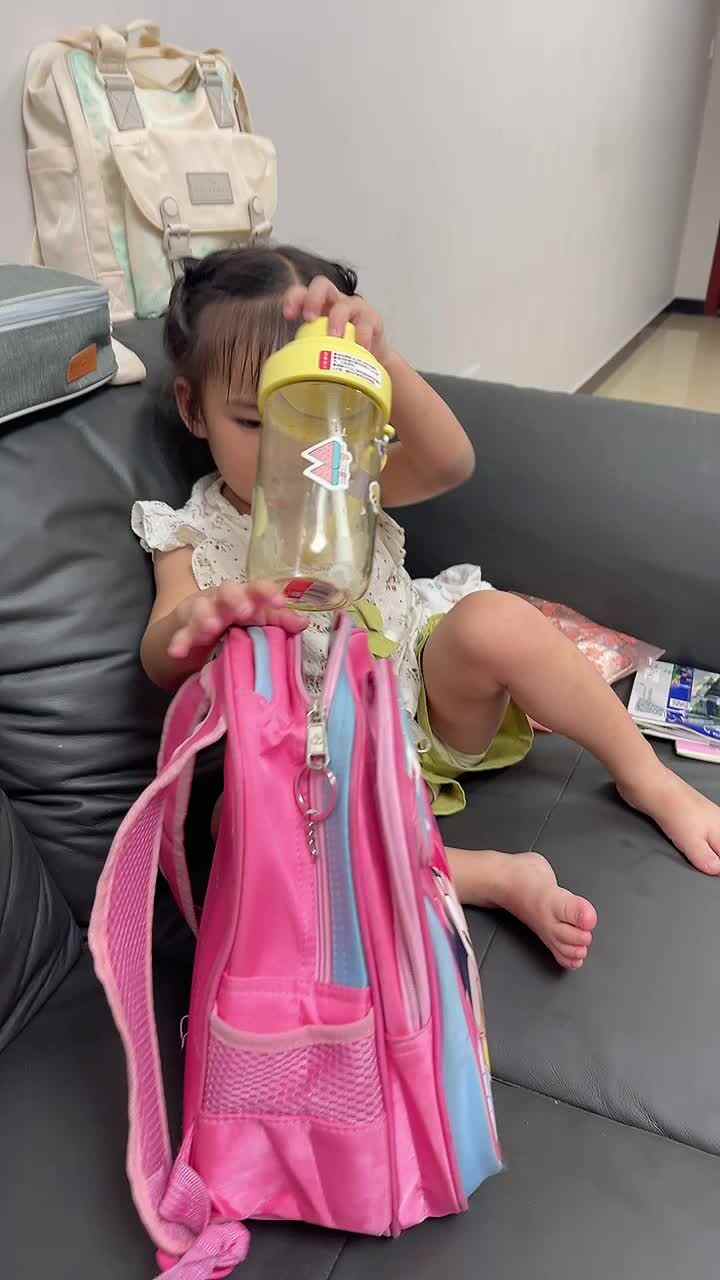 中B班李曦蕊 整理书包