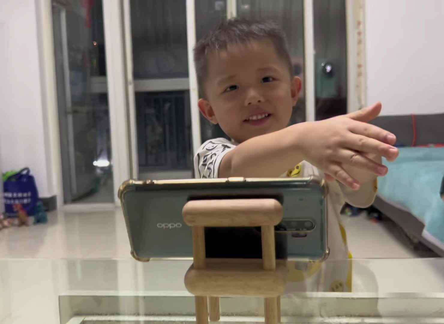 小A班 孙洛轩 儿歌滑滑梯   正确摆放鞋子练习