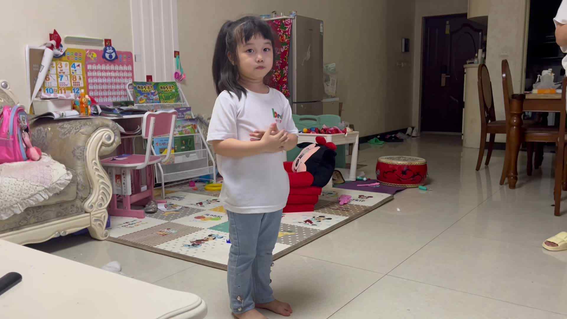 20230920中B班舒琳芯《太阳眯眯笑》