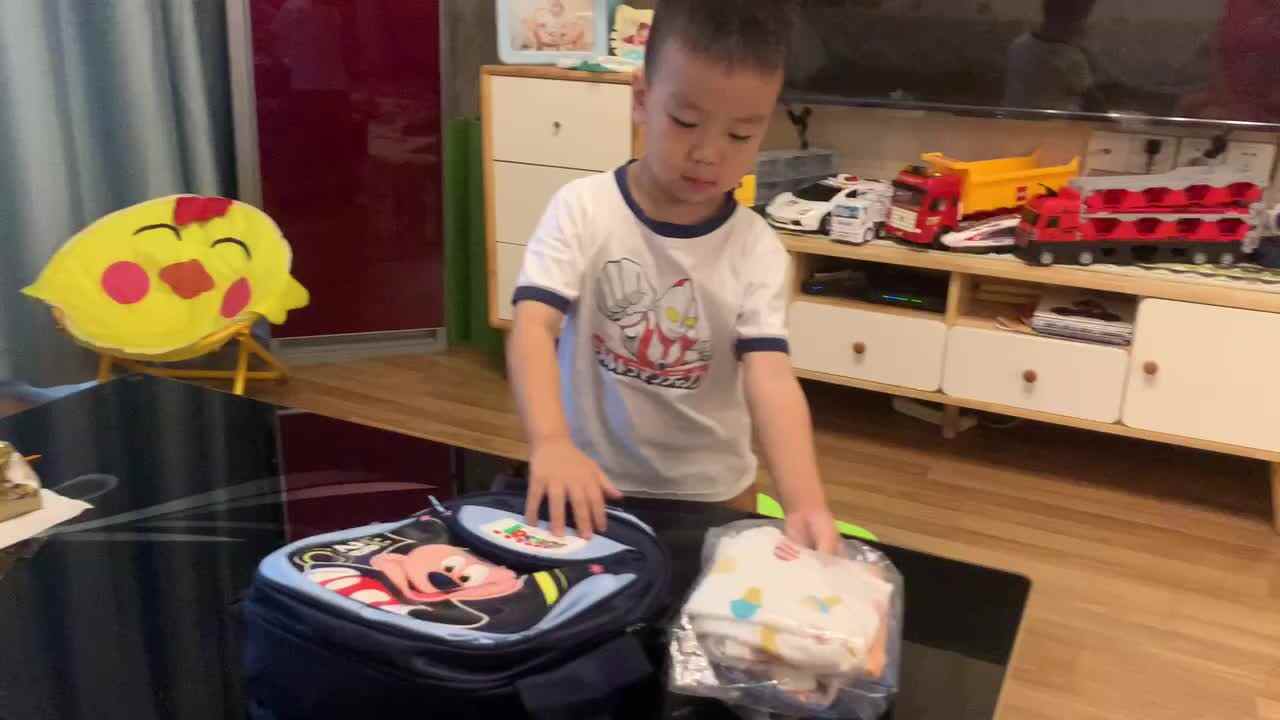 中B班杨育寒整理书包