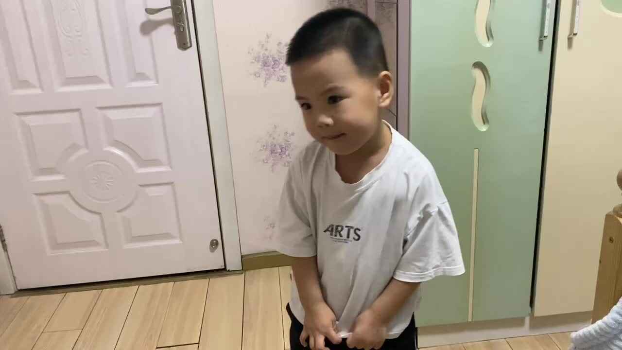 中B班吕子垚（唱国歌）20230927.MOV