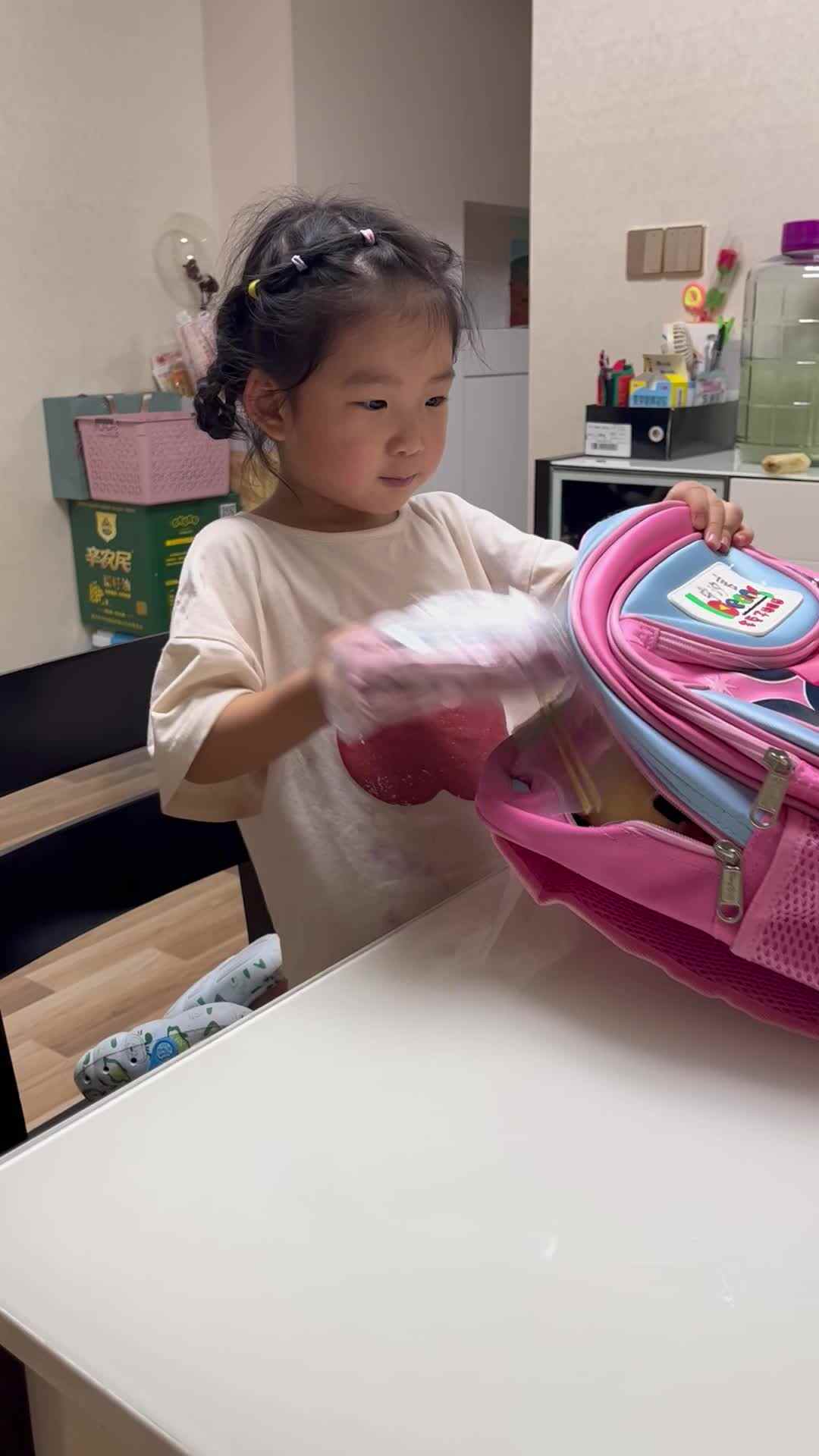 中B班宁汐言练习收拾书包