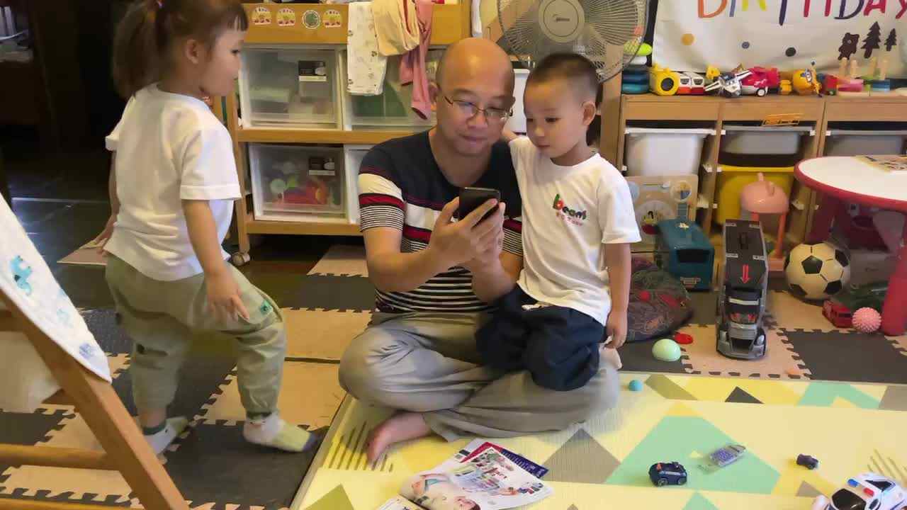 《太阳眯眯笑》