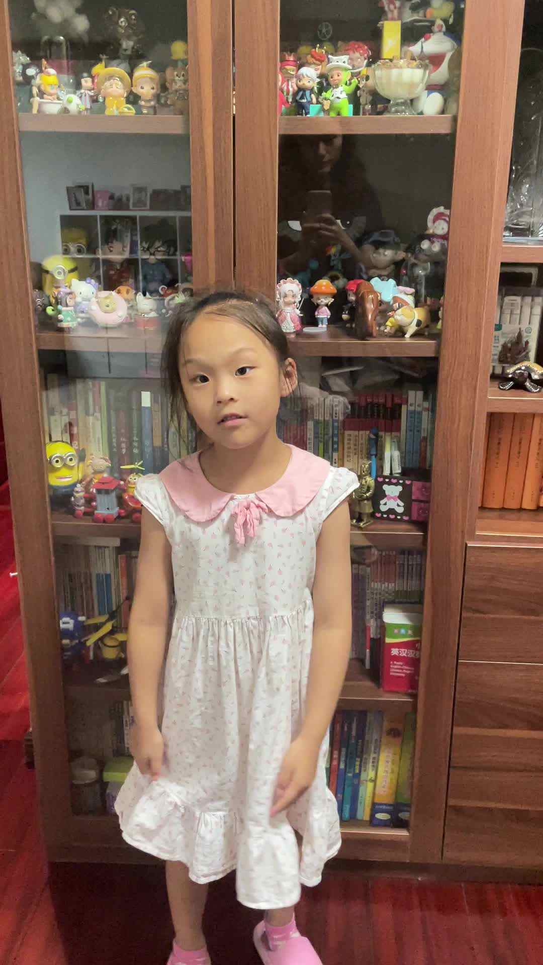 9.7屠钰婷整理衣服着装.mov