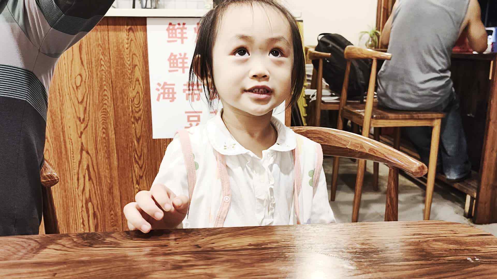 中B班9月25日谭诗锜  介绍家人