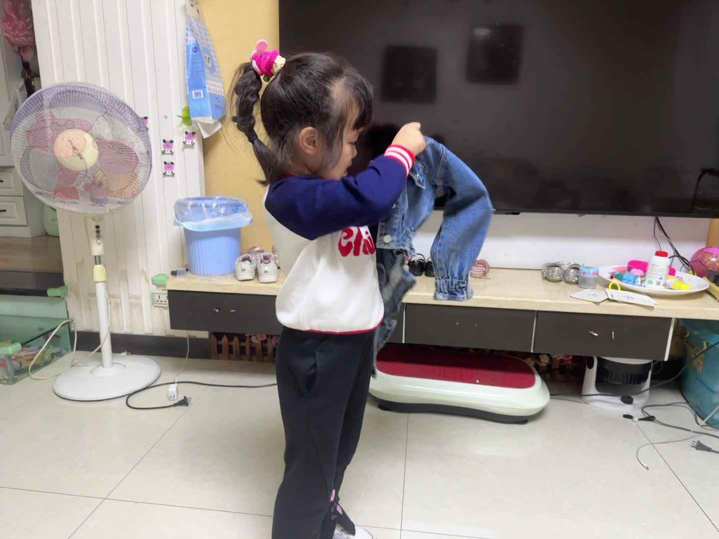 ⁣20231006中B班舒琳芯穿脱衣服