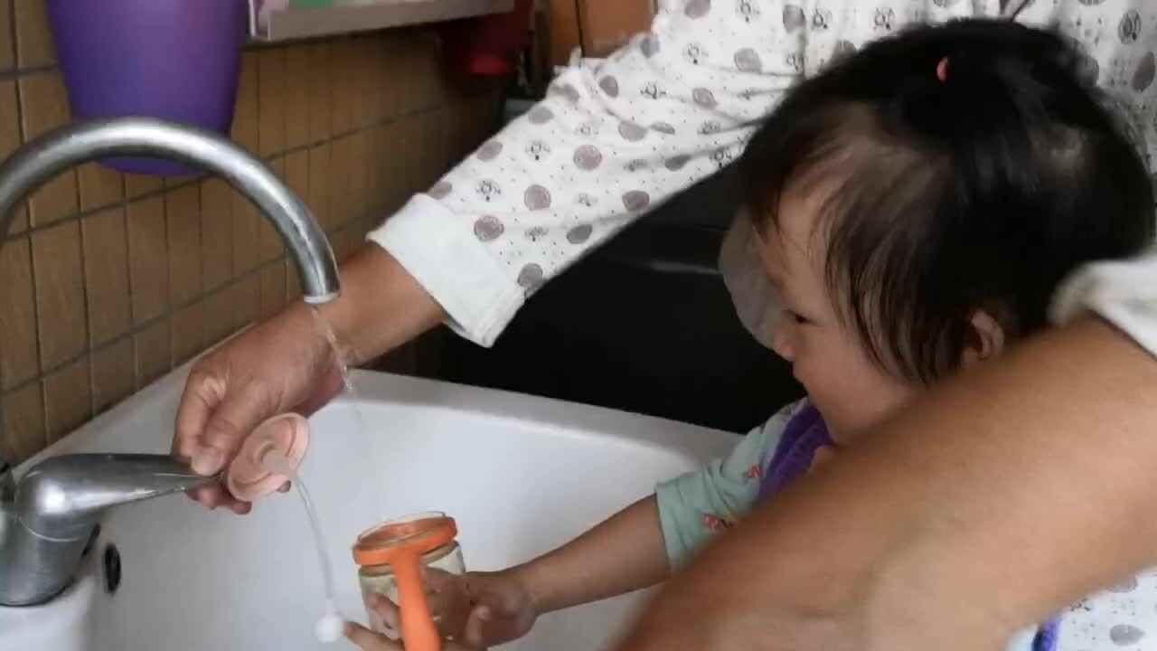 ⁣中A班李盈莹 清洗水杯