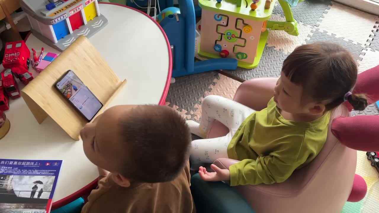观看视频《Kids doing Grocery Shopping》