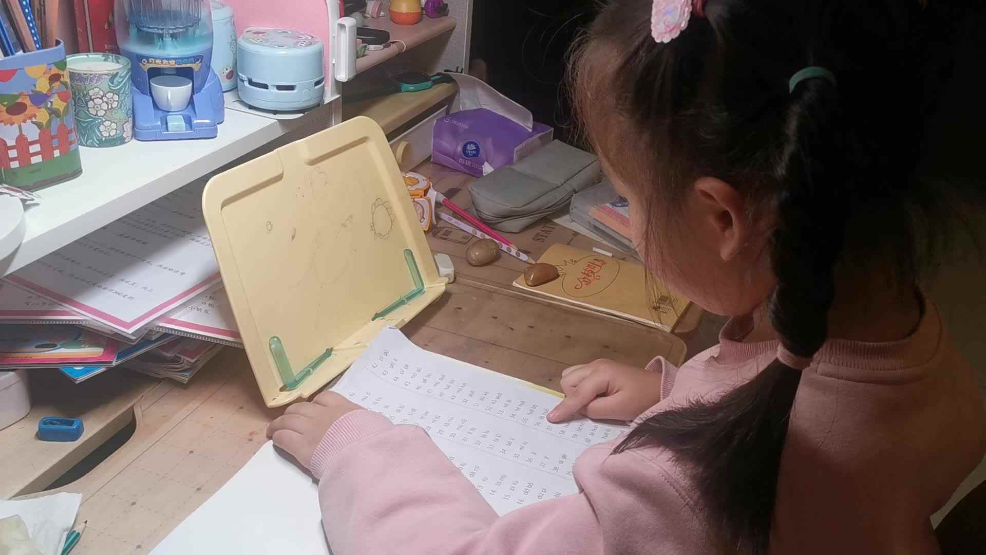 ⁣⁣⁣2023.10.25侯奕帆闯关练习《拼音本指读56-62》