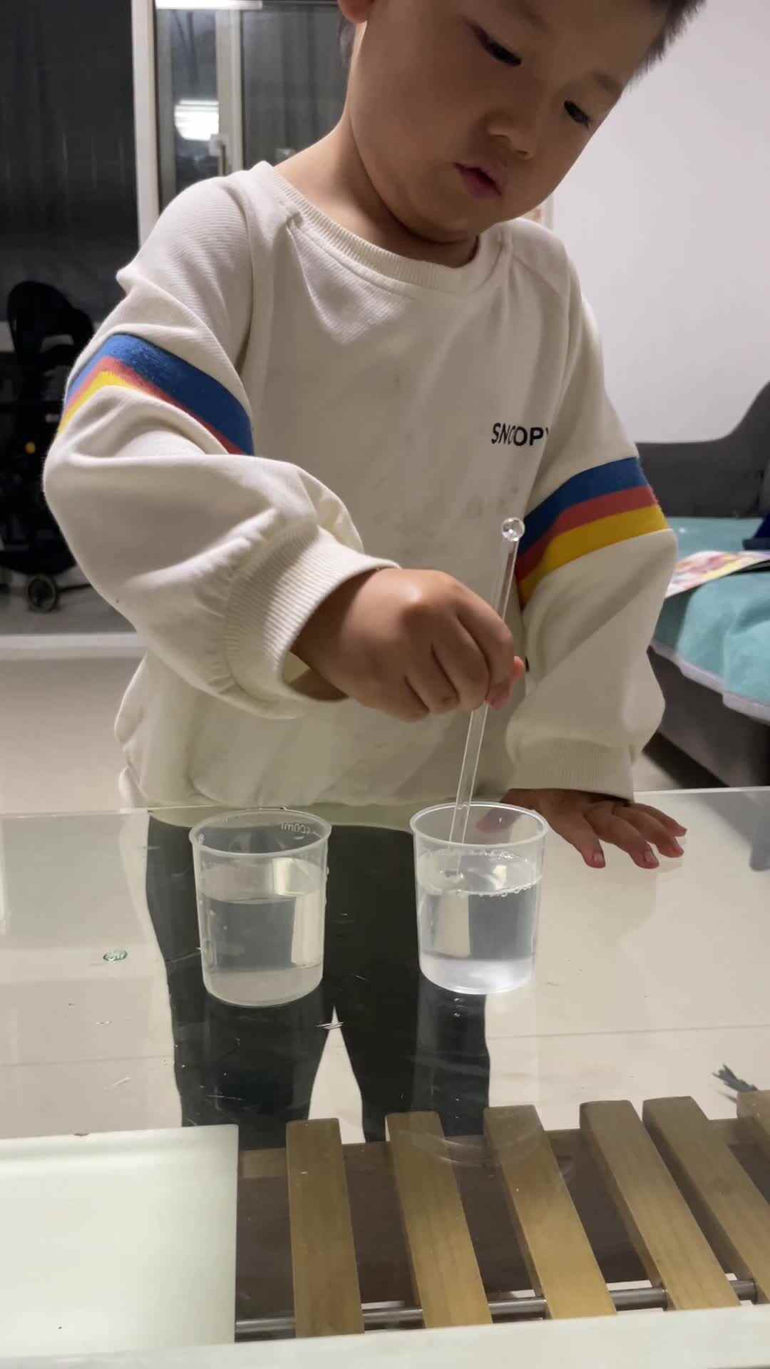 小A班 孙洛轩 调皮的纸 +自己洗手练习